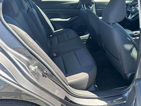Used 2024 Nissan Altima 2.5 SV FWD image 15