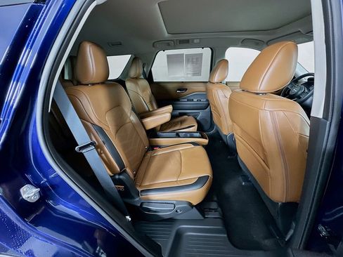 Certified 2024 Nissan Pathfinder Platinum image 39