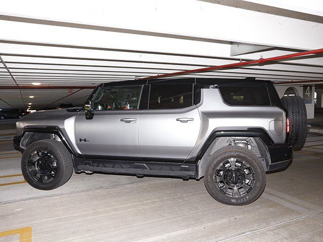 Used 2026 GMC Hummer EV 3X w/ Carbon Fiber Edition Package AWD/4WD image 8