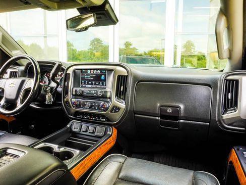 Used 2019 Chevrolet Silverado 2500 High Country w/ Duramax Plus Package AWD/4WD image 18