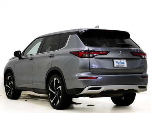 Used 2024 Mitsubishi Outlander SE image 8