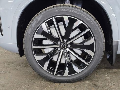 New 2026 Volvo XC90 B6 Plus w/ Protection Package image 9