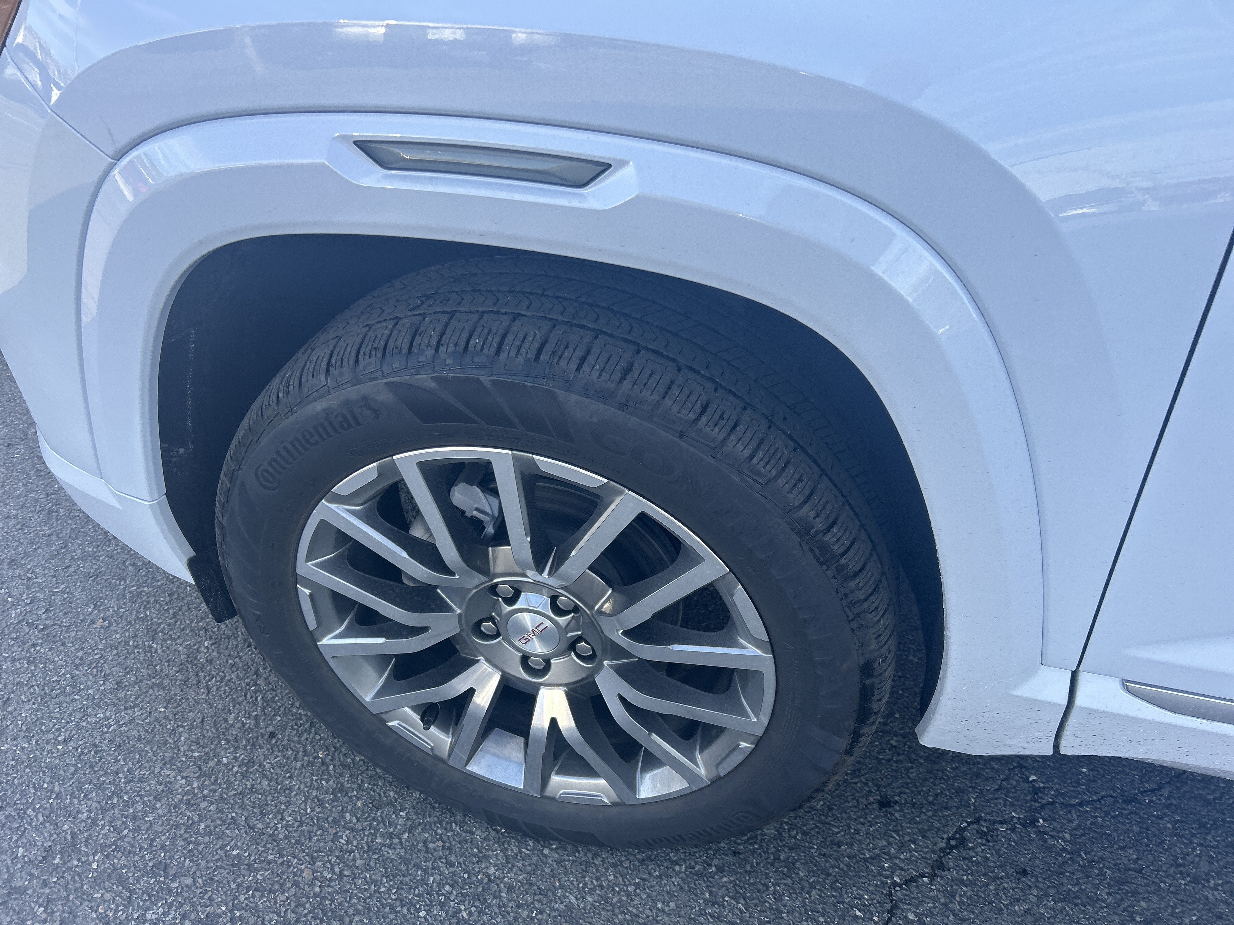 New 2027 GMC Terrain Denali w/ LPO, Floor Liner Package AWD/4WD image 4