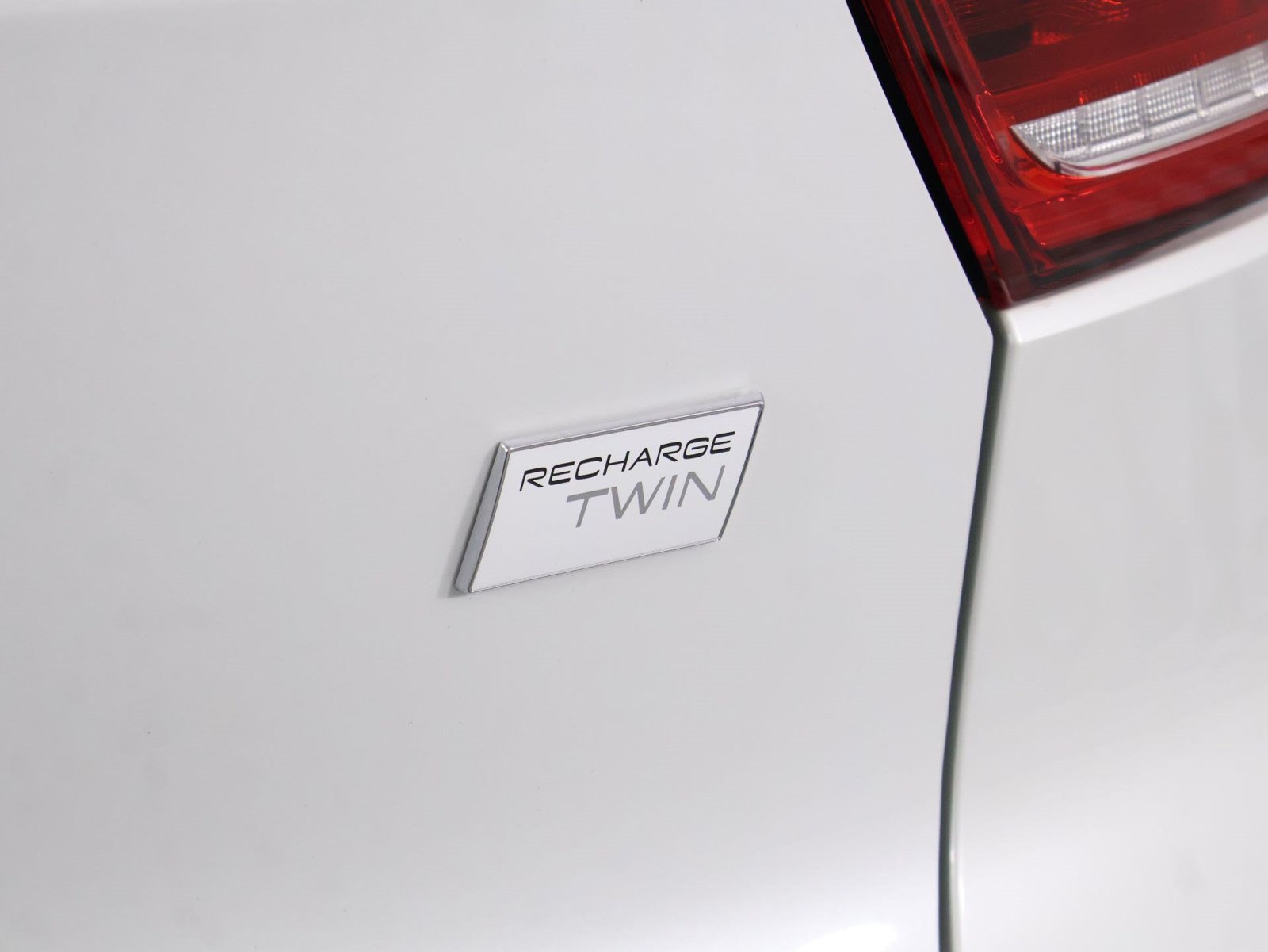 Certified 2023 Volvo XC40 Recharge Core AWD/4WD image 20