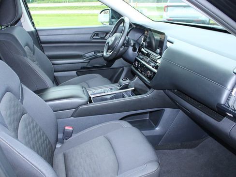 Used 2024 Nissan Pathfinder SV FWD image 27