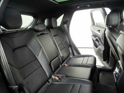 Certified 2024 Porsche Cayenne AWD/4WD image 22