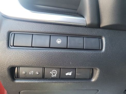 Used 2025 Nissan Rogue SV w/ SV Premium Package image 12