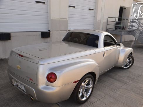 Used 2006 Chevrolet SSR w/ Preferred Equipment Group image 21