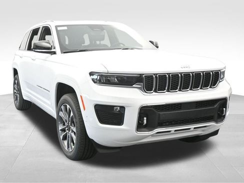 Used 2024 Jeep Grand Cherokee Overland image 10