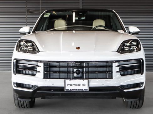 Certified 2025 Porsche Cayenne Coupe image 8
