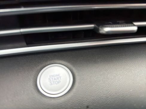 Used 2021 Hyundai Elantra SEL w/ Convenience + Premium Package image 25