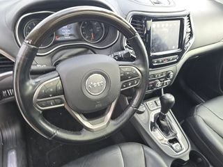 Used 2019 Jeep Cherokee Overland w/ Technology Group AWD/4WD image 7