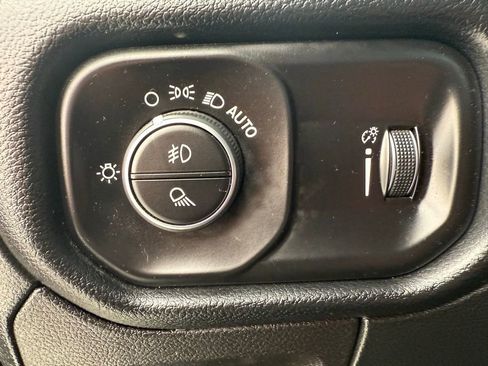 Used 2021 RAM 1500 Big Horn image 32