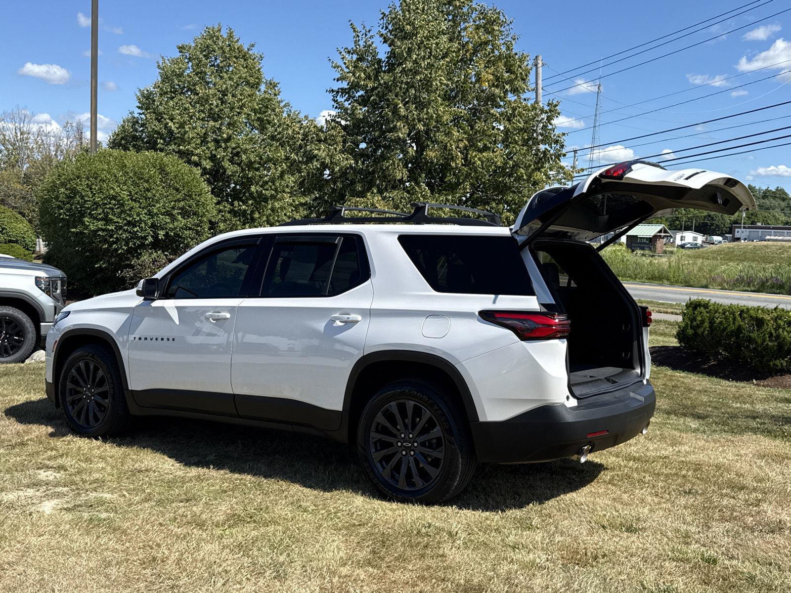 Used 2023 Chevrolet Traverse RS AWD/4WD image 13