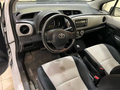 Used 2012 Toyota Yaris L FWD image 12