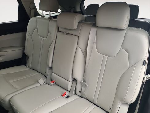 Used 2025 Kia Sorento S FWD image 13