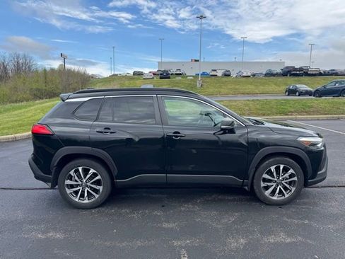 Used 2023 Toyota Corolla Cross XLE w/ Convenience Package image 2