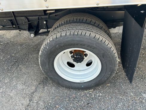 New 2027 Ford E-350 and Econoline 350 Super Duty w/ Driver's Safety Package RWD image 24