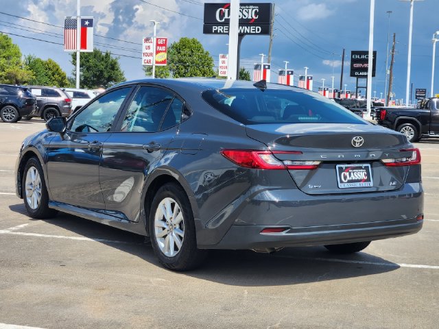 Used 2025 Toyota Camry LE FWD image 5