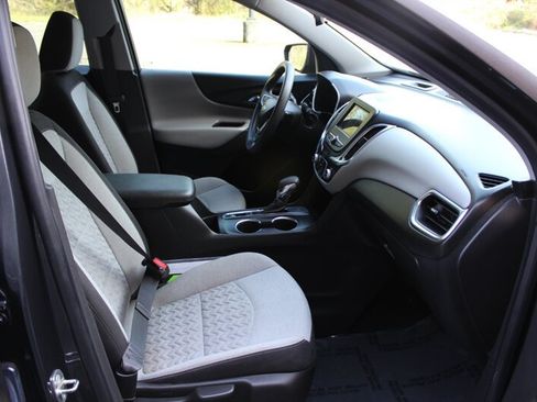 Used 2022 Chevrolet Equinox LS FWD image 18