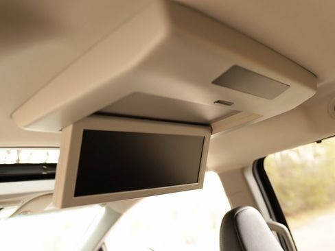 Used 2017 Toyota Sienna SE image 30