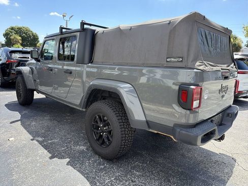 Used 2022 Jeep Gladiator Sport AWD/4WD image 6