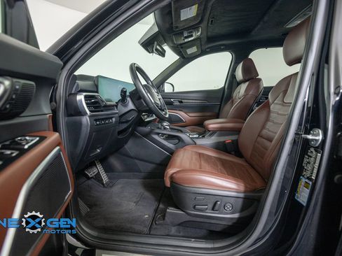 Used 2024 Kia Telluride SX Prestige w/ Towing Package AWD/4WD image 11