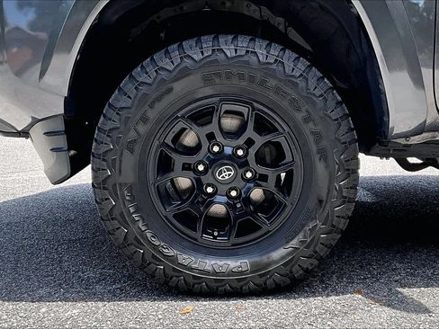 Used 2022 Toyota Tacoma SR5 AWD/4WD image 33