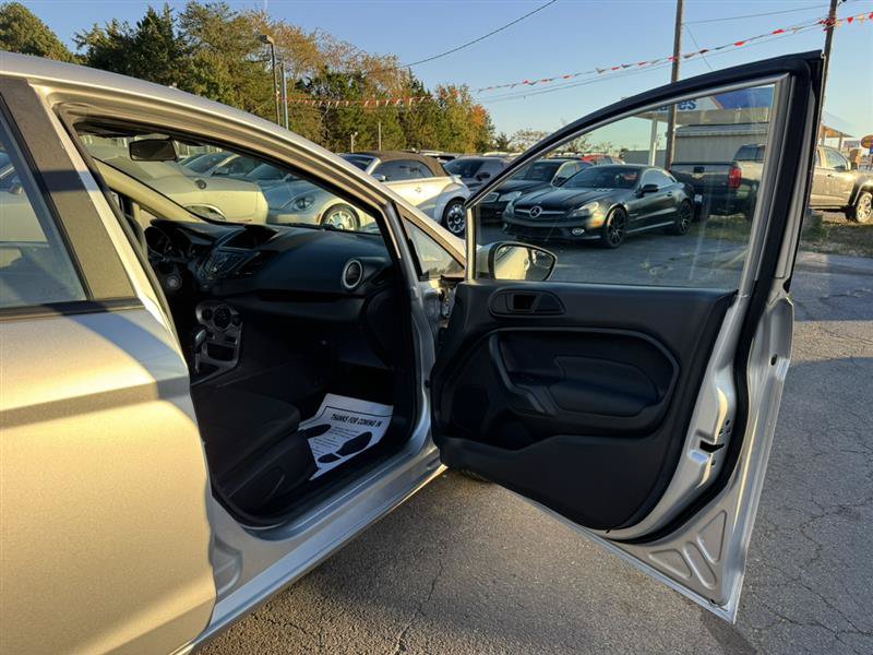 Used 2018 Ford Fiesta SE FWD image 13