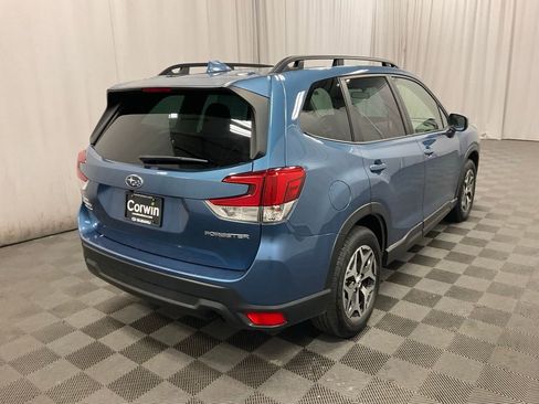 Used 2023 Subaru Forester Premium image 3