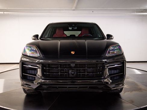 Certified 2025 Porsche Cayenne GTS AWD/4WD image 10
