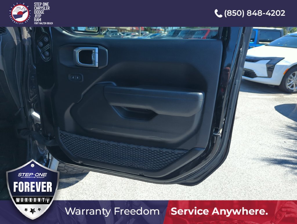Used 2022 Jeep Wrangler Rubicon AWD/4WD image 24