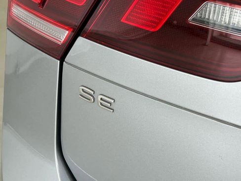 Used 2024 Volkswagen Tiguan SE w/ Panoramic Sunroof Package image 22