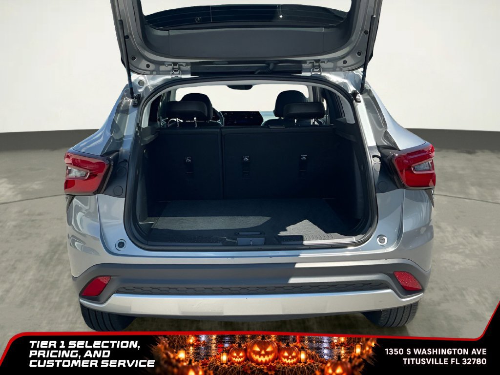 Used 2025 Chevrolet Trax LT w/ LT Convenience Package FWD image 18