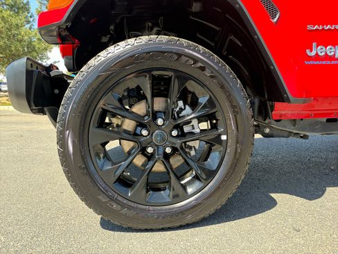 Used 2024 Jeep Wrangler Unlimited Sahara AWD/4WD image 11