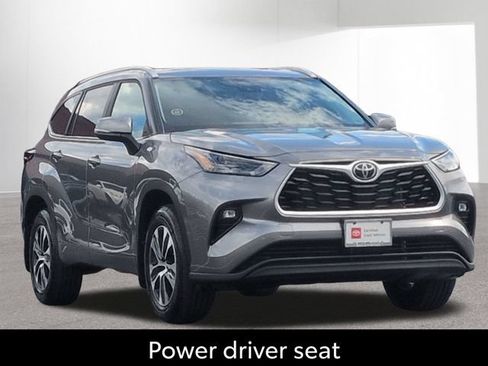 Certified 2026 Toyota Highlander XLE AWD/4WD image 3