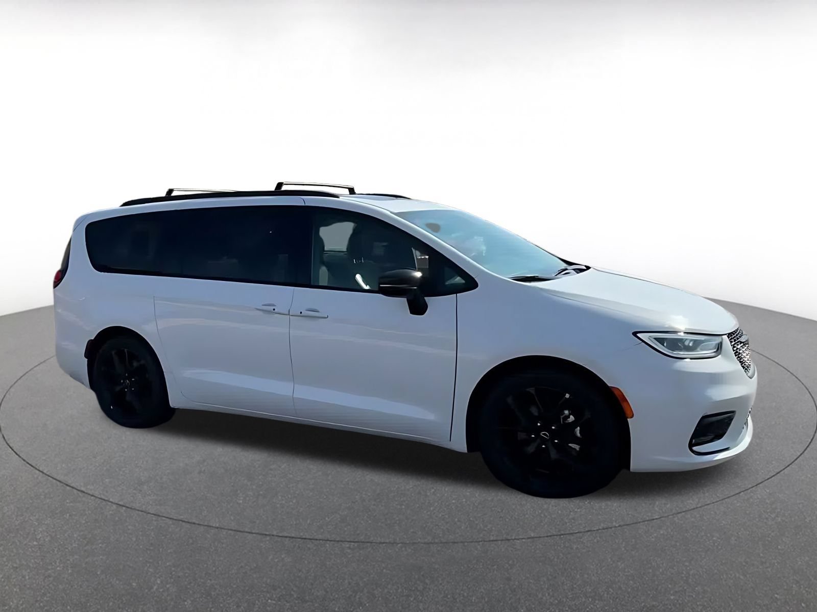 Used 2025 Chrysler Pacifica Limited FWD image 2