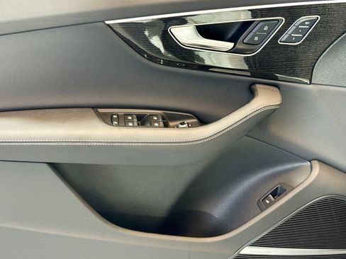 Used 2025 Audi Q7 3.0T Premium Plus w/ Premium Plus Package image 17