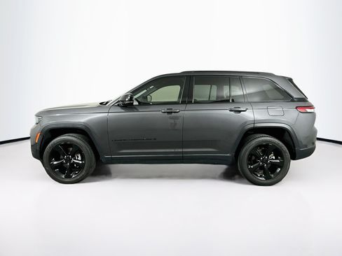 Used 2023 Jeep Grand Cherokee Altitude AWD/4WD image 4