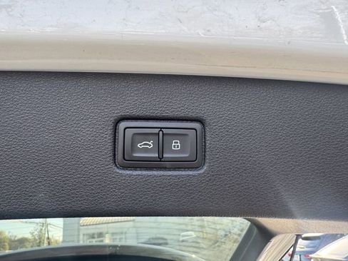 Used 2025 Audi Q7 3.0T Premium Plus image 34