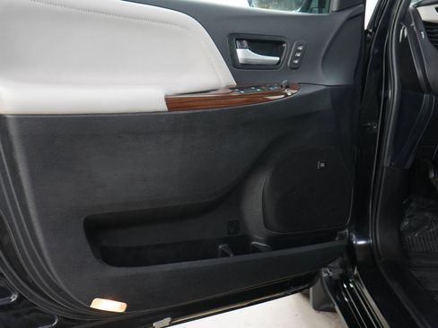 Used 2017 Toyota Sienna Limited Premium w/ Protection Package AWD/4WD image 23