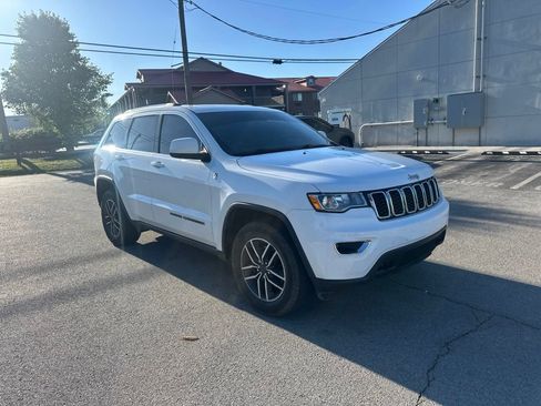 Used 2020 Jeep Grand Cherokee Laredo w/ Quick Order Package 2BN North AWD/4WD image 2