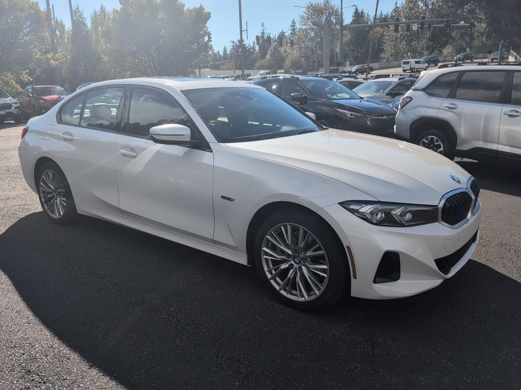 Used 2023 BMW 330e xDrive w/ Premium Package AWD/4WD image 3