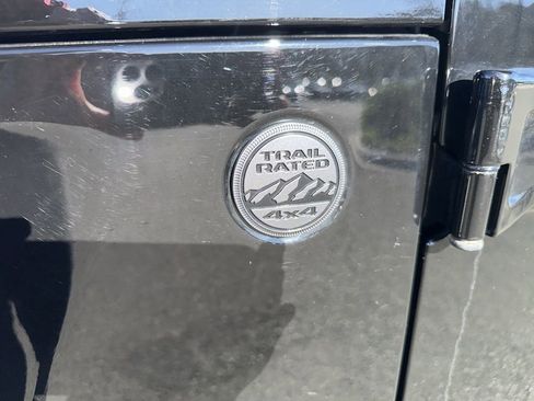 Used 2023 Jeep Gladiator Sport image 12