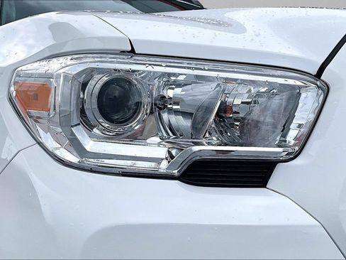 Certified 2023 Toyota Tacoma SR AWD/4WD image 36