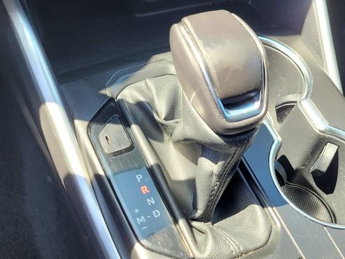Used 2021 Toyota Highlander LE FWD image 20