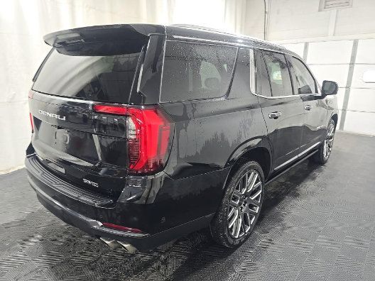 Used 2025 GMC Yukon Denali Ultimate AWD/4WD image 4