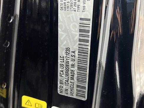 Certified 2022 Jeep Wrangler Unlimited Rubicon 4xe w/ Steel Bumper Group image 38