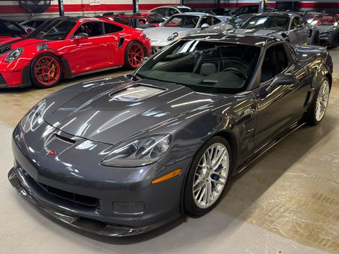 Used 2009 Chevrolet Corvette ZR1 w/ Preferred Equipment Group RWD image 8