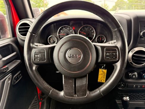 Used 2018 Jeep Wrangler Unlimited Sahara AWD/4WD image 17